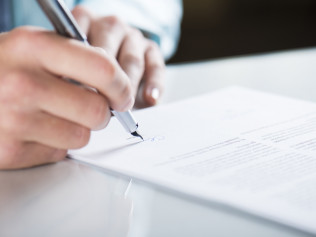 Writing separation agreement on Marital documents